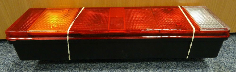 DBG LH/RH BULB REAR COMBINATION Light w/ Number Plate Light (Rear Iveco Connector) - IVECO